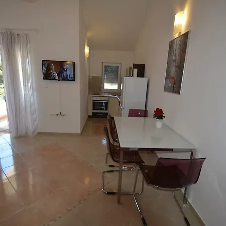 Apartment Otok 2 *