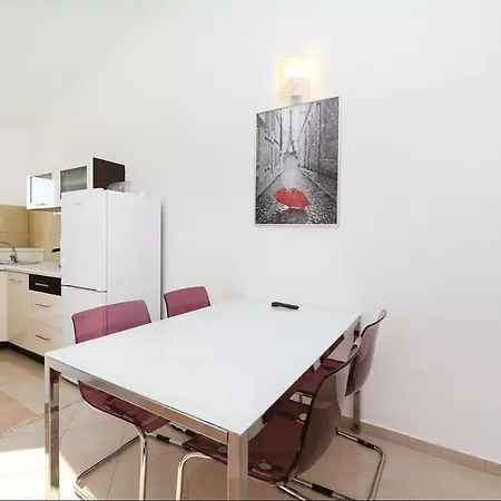 Otok 2 Apartment Trogir